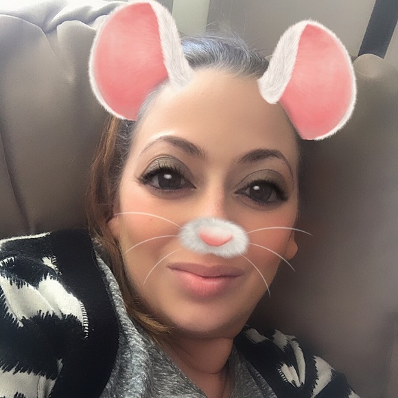 Meet your Posher, Danielle - Picture 1 of 1